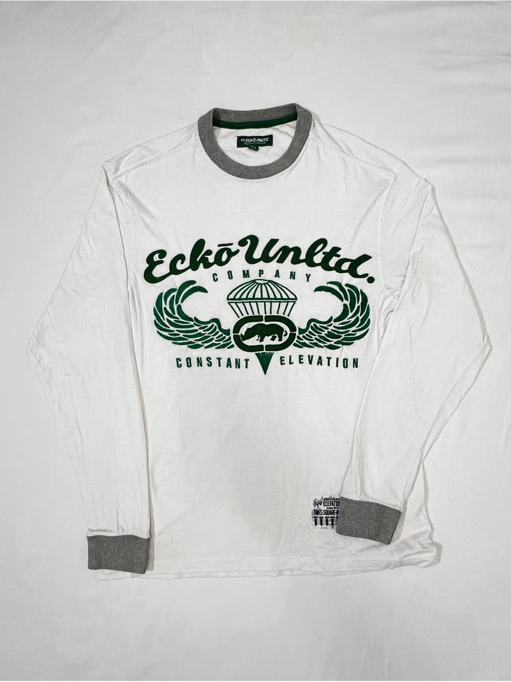 Vintage Ecko Unlimited Men White Long-Sleeve with Green Embroidered Graphic Tee